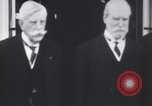 Immagine di Charles Evans Hughes e la Corte Suprema Washington DC USA, 1930, secondo 42 filmato di repertorio 65675075513