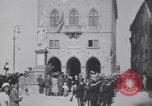 Standbild marschierenden Truppen Republik San Marino, 1930, aus Sekunde 10 historischem Filmmaterial Videoclip 65675075514