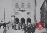 Standbild marschierenden Truppen Republik San Marino, 1930, aus Sekunde 11 historischem Filmmaterial Videoclip 65675075514