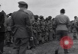 Standbild USA Fallschirmjäger Vereinigtes Königreich, 1944, aus Sekunde 6 historischem Filmmaterial Videoclip 65675075531