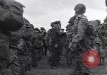 Standbild USA Fallschirmjäger Vereinigtes Königreich, 1944, aus Sekunde 12 historischem Filmmaterial Videoclip 65675075531