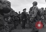 Standbild USA Fallschirmjäger Vereinigtes Königreich, 1944, aus Sekunde 13 historischem Filmmaterial Videoclip 65675075531