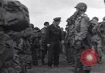 Standbild USA Fallschirmjäger Vereinigtes Königreich, 1944, aus Sekunde 15 historischem Filmmaterial Videoclip 65675075531