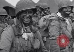 Standbild USA Fallschirmjäger Vereinigtes Königreich, 1944, aus Sekunde 16 historischem Filmmaterial Videoclip 65675075531