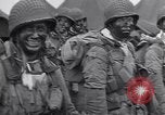 Standbild USA Fallschirmjäger Vereinigtes Königreich, 1944, aus Sekunde 17 historischem Filmmaterial Videoclip 65675075531