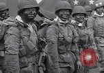 Standbild USA Fallschirmjäger Vereinigtes Königreich, 1944, aus Sekunde 19 historischem Filmmaterial Videoclip 65675075531
