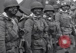 Standbild USA Fallschirmjäger Vereinigtes Königreich, 1944, aus Sekunde 20 historischem Filmmaterial Videoclip 65675075531