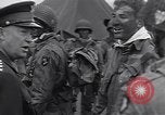 Standbild USA Fallschirmjäger Vereinigtes Königreich, 1944, aus Sekunde 25 historischem Filmmaterial Videoclip 65675075531