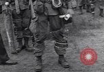 Standbild USA Fallschirmjäger Vereinigtes Königreich, 1944, aus Sekunde 59 historischem Filmmaterial Videoclip 65675075531
