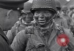 Standbild USA Fallschirmjäger Vereinigtes Königreich, 1944, aus Sekunde 62 historischem Filmmaterial Videoclip 65675075531