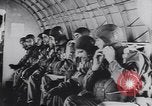 Standbild USA Fallschirmjäger Pacific Theater, 1943, aus Sekunde 4 historischem Filmmaterial Videoclip 65675075534