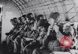 Standbild USA Fallschirmjäger Pacific Theater, 1943, aus Sekunde 5 historischem Filmmaterial Videoclip 65675075534