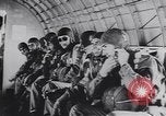 Standbild USA Fallschirmjäger Pacific Theater, 1943, aus Sekunde 9 historischem Filmmaterial Videoclip 65675075534
