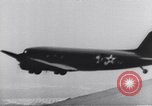 Standbild USA Fallschirmjäger Pacific Theater, 1943, aus Sekunde 10 historischem Filmmaterial Videoclip 65675075534