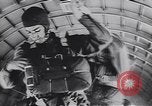 Standbild USA Fallschirmjäger Pacific Theater, 1943, aus Sekunde 20 historischem Filmmaterial Videoclip 65675075534