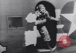 Standbild USA Fallschirmjäger Pacific Theater, 1943, aus Sekunde 24 historischem Filmmaterial Videoclip 65675075534