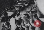 Standbild USA Fallschirmjäger Pacific Theater, 1943, aus Sekunde 25 historischem Filmmaterial Videoclip 65675075534