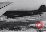 Standbild USA Fallschirmjäger Pacific Theater, 1943, aus Sekunde 27 historischem Filmmaterial Videoclip 65675075534