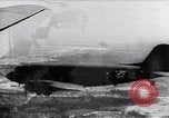 Standbild USA Fallschirmjäger Pacific Theater, 1943, aus Sekunde 28 historischem Filmmaterial Videoclip 65675075534
