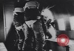 Standbild USA Fallschirmjäger Pacific Theater, 1943, aus Sekunde 29 historischem Filmmaterial Videoclip 65675075534