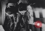Standbild USA Fallschirmjäger Pacific Theater, 1943, aus Sekunde 30 historischem Filmmaterial Videoclip 65675075534