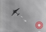 Standbild USA Fallschirmjäger Pacific Theater, 1943, aus Sekunde 37 historischem Filmmaterial Videoclip 65675075534
