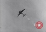 Standbild USA Fallschirmjäger Pacific Theater, 1943, aus Sekunde 38 historischem Filmmaterial Videoclip 65675075534