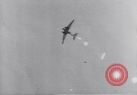 Standbild USA Fallschirmjäger Pacific Theater, 1943, aus Sekunde 43 historischem Filmmaterial Videoclip 65675075534