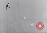 Standbild USA Fallschirmjäger Pacific Theater, 1943, aus Sekunde 45 historischem Filmmaterial Videoclip 65675075534