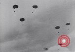 Standbild USA Fallschirmjäger Pacific Theater, 1943, aus Sekunde 47 historischem Filmmaterial Videoclip 65675075534