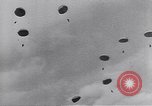 Standbild USA Fallschirmjäger Pacific Theater, 1943, aus Sekunde 49 historischem Filmmaterial Videoclip 65675075534