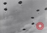 Standbild USA Fallschirmjäger Pacific Theater, 1943, aus Sekunde 50 historischem Filmmaterial Videoclip 65675075534