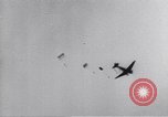 Standbild USA Fallschirmjäger Pacific Theater, 1943, aus Sekunde 52 historischem Filmmaterial Videoclip 65675075534