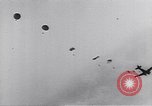 Standbild USA Fallschirmjäger Pacific Theater, 1943, aus Sekunde 54 historischem Filmmaterial Videoclip 65675075534