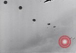 Standbild USA Fallschirmjäger Pacific Theater, 1943, aus Sekunde 55 historischem Filmmaterial Videoclip 65675075534