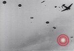 Standbild USA Fallschirmjäger Pacific Theater, 1943, aus Sekunde 56 historischem Filmmaterial Videoclip 65675075534