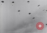 Standbild USA Fallschirmjäger Pacific Theater, 1943, aus Sekunde 57 historischem Filmmaterial Videoclip 65675075534
