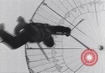 Standbild USA Fallschirmjäger Pacific Theater, 1943, aus Sekunde 62 historischem Filmmaterial Videoclip 65675075534