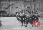 Image Les gardes suisses prêtent serment Cité du Vatican à Rome Italie, 1930, de la seconde 5 séquences d'archives historiques vidéo 65675075537