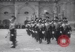 Image Les gardes suisses prêtent serment Cité du Vatican à Rome Italie, 1930, de la seconde 6 séquences d'archives historiques vidéo 65675075537