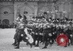 Image Les gardes suisses prêtent serment Cité du Vatican à Rome Italie, 1930, de la seconde 8 séquences d'archives historiques vidéo 65675075537