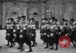 Image Les gardes suisses prêtent serment Cité du Vatican à Rome Italie, 1930, de la seconde 13 séquences d'archives historiques vidéo 65675075537