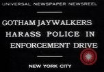 Image jaywalkers New York City USA, 1930, de la seconde 1 séquences d'archives historiques vidéo 65675075545