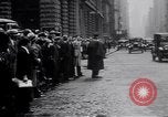 Image jaywalkers New York City USA, 1930, de la seconde 17 séquences d'archives historiques vidéo 65675075545