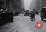 Image jaywalkers New York City USA, 1930, de la seconde 19 séquences d'archives historiques vidéo 65675075545