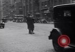 Image jaywalkers New York City USA, 1930, de la seconde 21 séquences d'archives historiques vidéo 65675075545