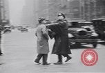 Image jaywalkers New York City USA, 1930, de la seconde 27 séquences d'archives historiques vidéo 65675075545