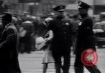 Image jaywalkers New York City USA, 1930, de la seconde 36 séquences d'archives historiques vidéo 65675075545