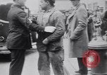 Image jaywalkers New York City USA, 1930, de la seconde 38 séquences d'archives historiques vidéo 65675075545