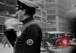 Image jaywalkers New York City USA, 1930, de la seconde 46 séquences d'archives historiques vidéo 65675075545